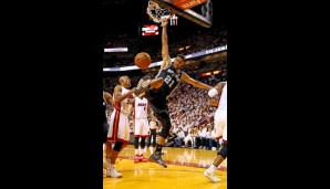 Ganz anders Tim Duncan! Der Big Man der Spurs heimste mal eben schnell zwei NBA-Rekorde ein. Er ist jetzt der Spieler mit den meisten Double Doubles in den Playoffs und den meisten Minuten in den Playoffs