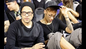 Neymars Stylingvorbild ist wohl Dani Alves - Brille, Cap und und Schmuck sind "perfekt" aufeinander abgestimmt