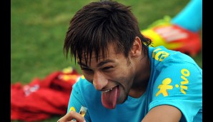 Tongue out: Neymar freut sich über seine neue Arbeitsstätte
