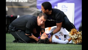 Den größten Schockmoment gab es allerdings in Baltimore. Dort verletzte sich eine Cheerleaderin bei einem Sturz und musste auf dem Feld behandelt werden