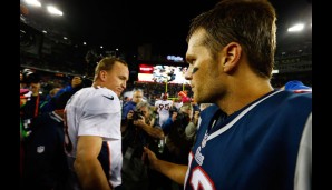 Einer seiner größten Rivalen auf dem Feld, QB Tom Brady (r.) von den New England Patriots sagte einmal über Manning: "To me, he's the greatest of all time." Es gibt wohl kein größeres Kompliment