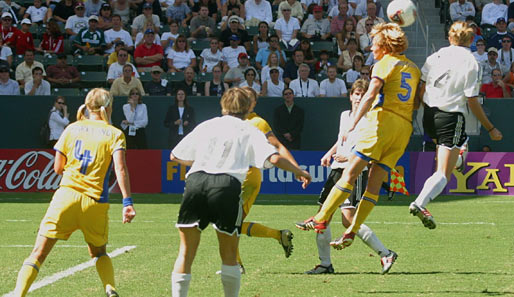 Am 12. Oktober 2003 machte sie sich im WM-Finale gegen Schweden in Carson/USA unsterblich