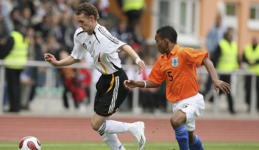 Lorenzo Burnet (r.) gibt erst 2011 sein Debüt in der Eredivisie. Derzeit steht er beim FC Groningen unter Vertrag
