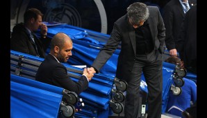 Zwei Wochen später: Mourinho wieder lässig, Pep versteinert. Guardiola störte Mourinhos Art, Stimmung auf Pressekonferenzen zu machen