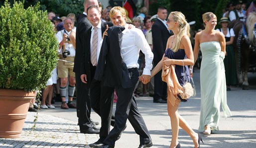 Auch Andreas Ottl war mit seiner Freundin Veronika bei der kirchlichen Zeremonie zugegen