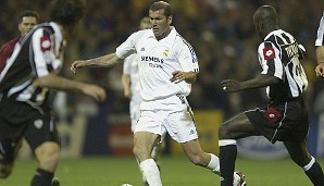 Zinedine Zidane verdankt seine großartige Übersicht dem engen Feld in der Halle