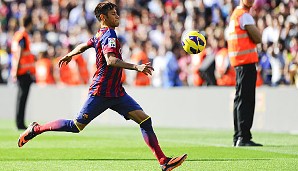 Auch Riesentalent und Neu-Katalane Neymar trat vor dem Feld in der Halle gegen den Ball