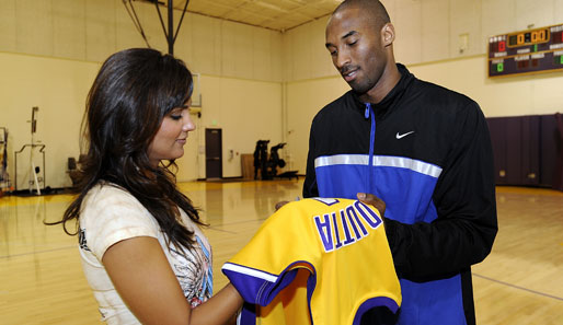 Welch Ehre. Aber für wen eigentlich? Lakers-MVP Kobe Bryant und Ex-Miss-Universe Lara Dutta