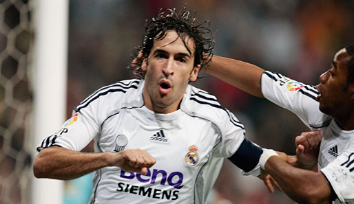 Insgesamt gewann Raul (l.) mit Real Madrid 16 Titel, wurde fünfmal Spaniens Fußballer des Jahres und erzielte in sagenhaften 549 Ligaspielen 228 Tore