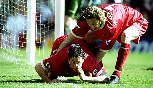 Weltweite Schlagzeilen machte im Jahr 1999 sein Torjubel im Merseyside Derby gegen den FC Everton, als Fowler andeutete, die Auslinie wegzukoksen