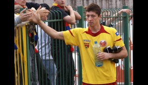 Im Jahre 2006 begann der Pole seine Profikarriere bei Znicz Pruszkow. In 59 Spielen in der Dritten und Zweiten Liga Polens erzielte er 36 Tore