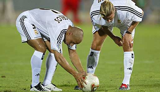 Wenn sich Roberto Carlos den Ball zum Freistoß zurecht legt, ist Gefahr in Verzug. Für Real Madrid traf der Linksfuß in 370 Spielen 47 Mal