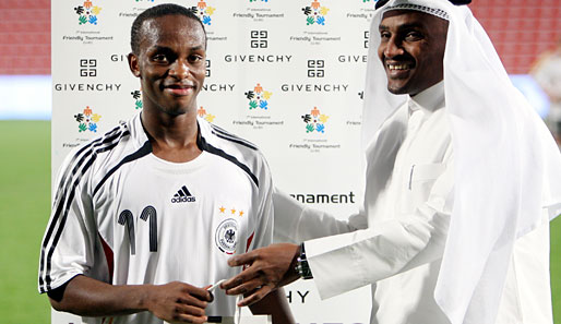 Bei der U-19-EM wurde Nsereko zum besten Spieler des Turniers gewählt. Hier gab's eine Auszeichnung bei einem Turnier in Katar
