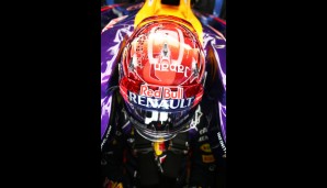 In Japan ließ der Weltmeister dann die Bombe platzen: Er kehrt Red Bull den Rücken. Passenderweise fuhr er mit einem Ferrari-roten Helm...
