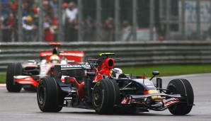 Wiedersehen mit Lewis Hamilton beim WM-Finale 2008 in Brasilien. Vettel überholte den Engländer und hätte ihm damit um ein Haar den WM-Titel geklaut