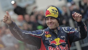 Auch im laufenden Jahr ist Sebastian Vettel kaum zu bremsen. Trotz mancher negativer Stimmen über den Deutschen fährt er weiterhin unbekümmert von Sieg zu Sieg