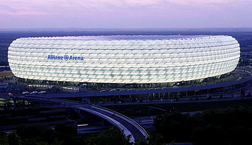 Platz 5: Die Allianz Arena in München. Die "Times" bezeichnet das Stadion liebevoll als "weggeworfenen Autoreifen". Es sei interessanter als manche Teams, die darin spielen...
