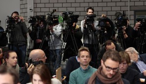 Der mediale Aufschrei war enorm. So viele Kameras standen mit Sicherheit selten im Presseraum des SCP