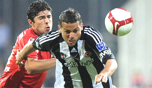Hüseyin Tok (l.) besorgte per Eigentor das 2:0 für Besiktas