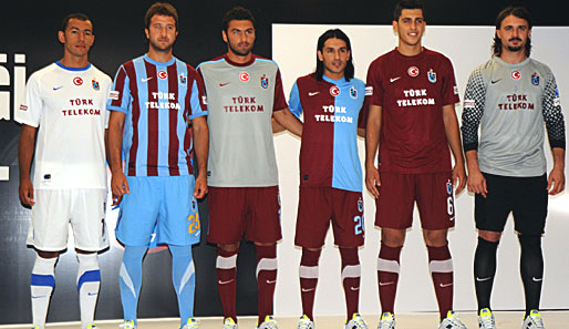 Mit diesen Trikot geht Trabzonspor 2010/2011 ins Rennen! Sieht irgendwie so aus wie im Vorjahr...