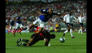 Bei der EM 2004 musste er gegen "sein Fußballland" England ran und holte gegen David James einen Elfmeter raus. Endstand: 2:1