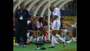 Im Nationaltrikot folgte jedoch prompt eine Enttäuschung: Rot beim WM-Vorrundenspiel 2002 gegen Uruguay, Frankreich schied aus