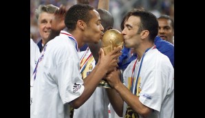 Vier Jahre später der Durchbruch: Als 21-Jähriger hielt Henry bereits den WM-Pokal in Händen und feierte mit Youri Djorkaeff