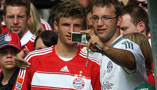 Früh machte Müller auf sich aufmerksam. Unter Coach Jürgen Klinsmann debütierte er am 15. August 2008 zum Saisonstart gegen den HSV in der Bundesliga