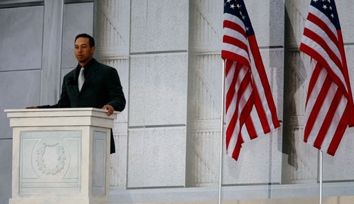 Auch in der Politik ist Tiger Woods sehr engagiert: Am 18. Januar 2008 warb er am Lincoln Memorial in Washington für den neuen US-Präsidenten Barack Obama