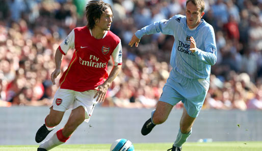 Nach der WM 06 wechselte Rosicky (l.) auf die Insel zum FC Arsenal