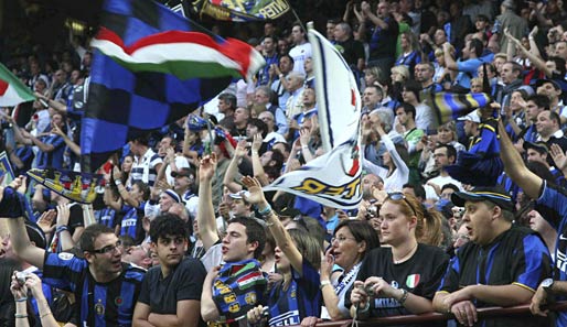 Platz 10: Inter Mailand. Nur knapp hinter den Rossoneri rangieren die Blau-Schwarzen. 55.185 Anhänger jubeln Inter bei den Partien im Giuseppe-Meazza-Stadion zu