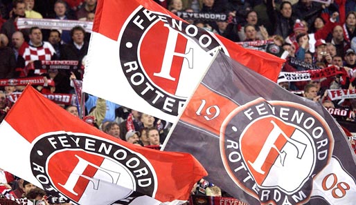 Platz 23: Feyenoord Rotterdam. Der Anhang der Rot-Weiß-Schwarzen macht nicht immer positive Schlagzeilen. Treu sind die Fans allemal: 44.132 sind im De Kuip dabei