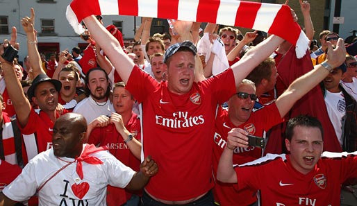 Platz 7: FC Arsenal. In Massen strömen auch die Fans der Gunners zu den Heimspielen "ihres" Klubs. 60.040 Zuschauer besuchen die Auftritte der Londoner im Highbury