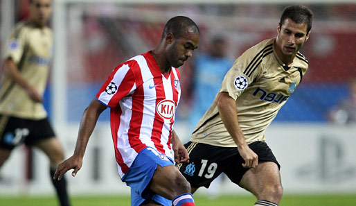 Sunderlands albanischer Zugang Lorik Cana (r.) wuchs in der Schweiz auf und wechselte 2000 nach Frankreich. Dort spielte er für Paris SG und Olympique Marseille
