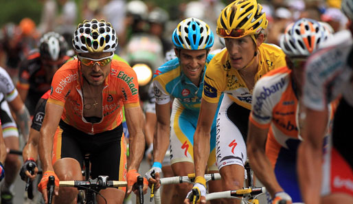 Einen leichten Schwächeanfall hatte Andy Schleck im Gelben Trikot. Der Luxemburger konnte der Attacke von Contador nicht folgen