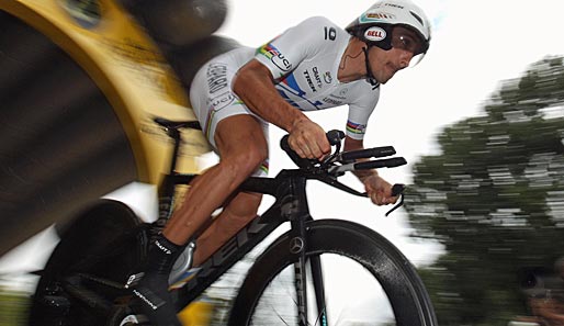 Ausnahmsweise nichts mit dem Tagessieg zu tun hatte Fabian Cancellara als Achter. Der Schweizer war früh gestartet und auf nasser Straße unterwegs