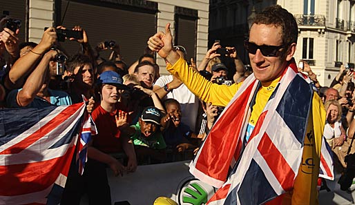 Er hat es geschafft: Bradley Wiggins gewinnt als erster Brite die Tour de France. Britannien beherrscht nun nicht mehr nur die Wellen, sondern auch den Asphalt
