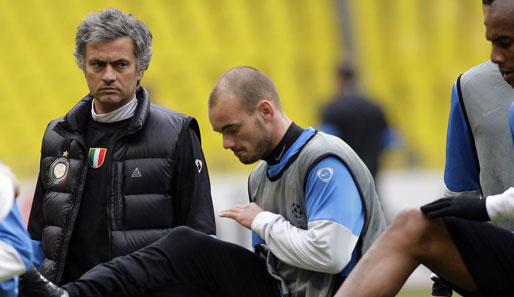 Auch bei Jose Mourinho sind Praktikanten in guten Händen. Der Inter-Coach arbeitete einst als Assistent von Louis van Gaal beim FC Barcelona
