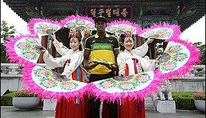 Bolt post im Vorfeld der Leichtathletik-WM in Daegu