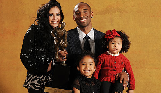 Die heile Lakers-Welt: Kobe und Vanessa Bryant posieren bevorzugt mit den Kindern - und dem MVP-Award 2008