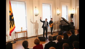 Andreas Bourani begleitete die Verleihung musikalisch und sorgte für gute Stimmung bei den Gästen