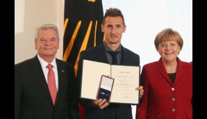 Nach seinem Rücktritt präsentierte Miroslav Klose stolz das Silberne Lorbeerblatt