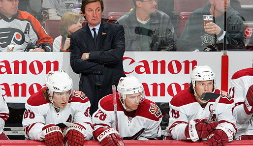 Als Vereinstrainer war Gretzky nicht allzu erfolgreich. Mit den Phoenix Coyotes kam er niemals auch nur in die Nähe des Stanley Cups