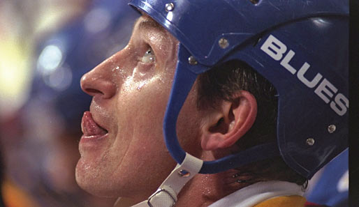 Gretzky machte Los Angeles zwar zu einer Spitzenmannschaft, für den Gewinn des Stanley-Cups reichte es aber nie. 1996 ging er zu den St. Louis Blues