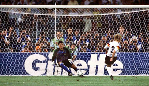 Bei der WM 1986 hatte Brehme im Elfmeterschießen gegen Mexiko im Viertelfinale noch mit links verwandelt. Diesmal wählt er den rechten Fuß. Brehme: "Der ist präziser."