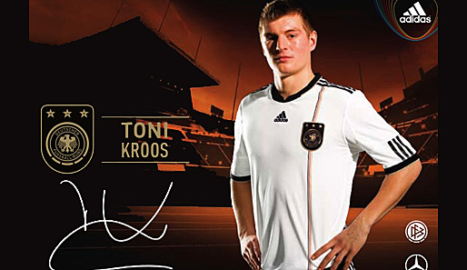 NUMMER 18: Toni Kroos, 20 Jahre, Bayer Leverkusen, 3 Länderspiele, 0 Tore (Stand: 1. Juni 2010)
