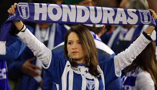 Auch eine einsame Honduras-Schönheit hatte sich nach Südafrika verirrt. Immerhin konnte sie den ersten WM-Punkt für Honduras seit 1982 bestaunen