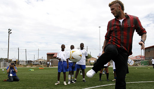 David Beckham coacht in Kapstadt Jugendliche und wirbt für eine WM in England 2018
