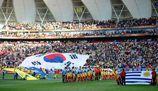 Uruguay - Südkorea 2:1: Vor gut 30.000 Zuschauern war das Spiel in Port Elizabeth das erste Achtelfinal-Spiel der WM 2010
