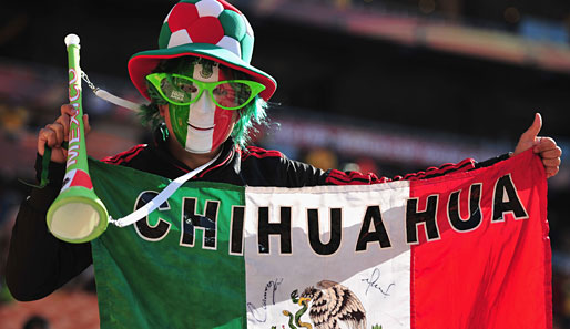 Bienvenido, Mexico! Auch die Fans der Mittelamerikaner sind zahlreich vertreten und vervollständigen das exotische Stadtbild